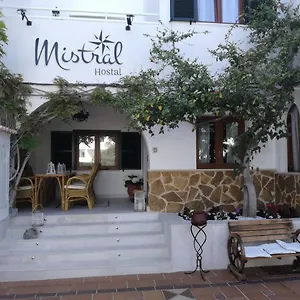 https://hostal-mistral.balearic-islands.net